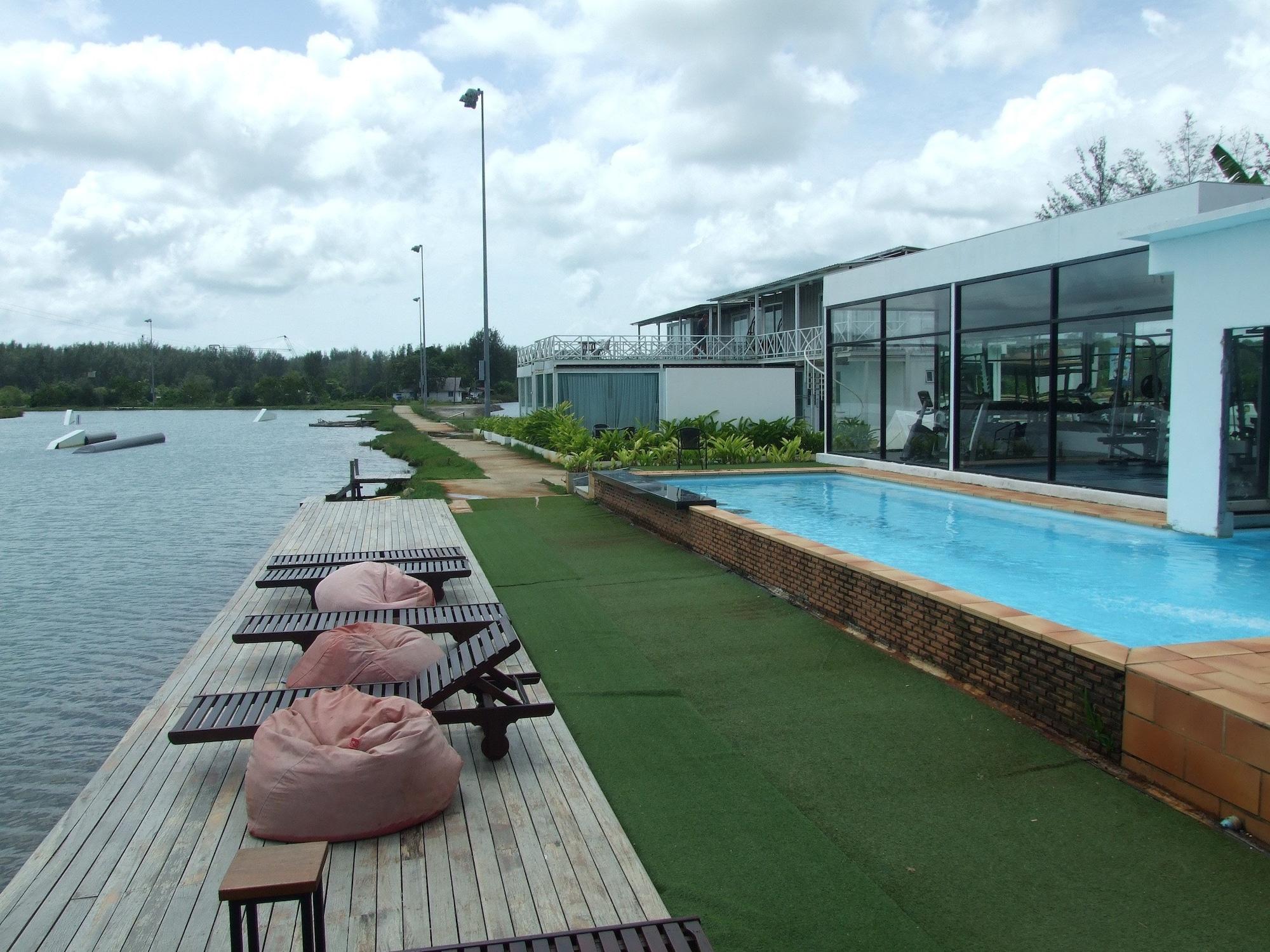 Oyo 433 Iwp Wake Park & Resort Hotel Mai Khao Esterno foto